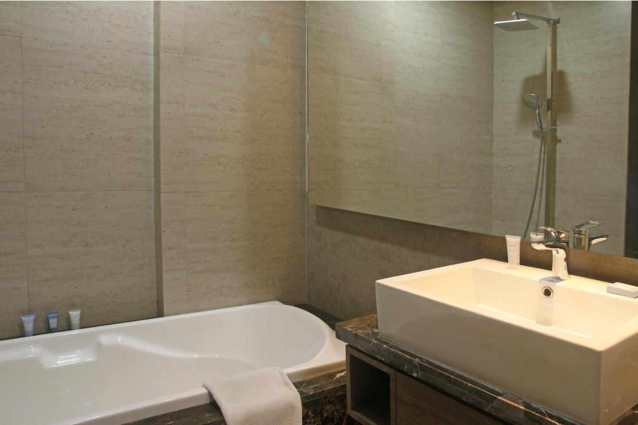 Graha Makara Suite Hotel & Residence Cikarang Esterno foto