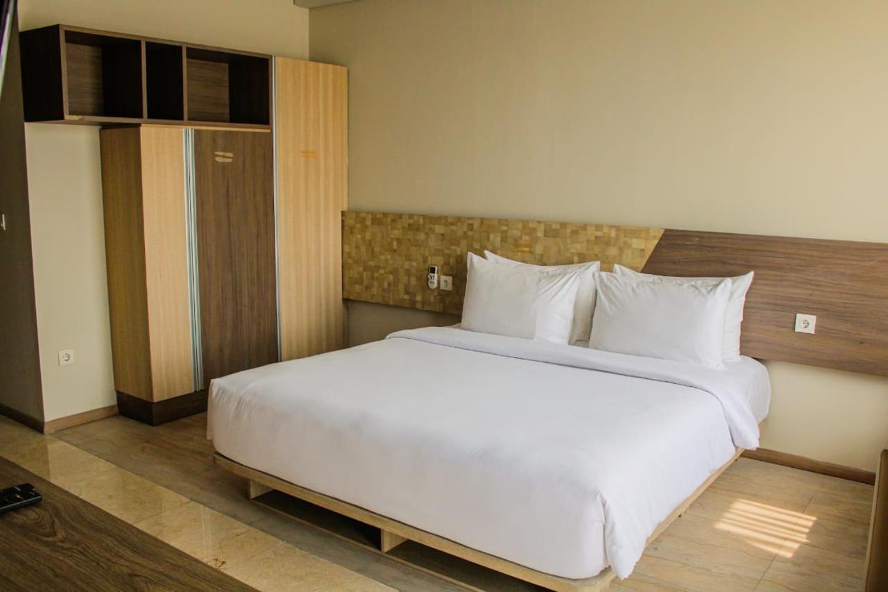 Graha Makara Suite Hotel & Residence Cikarang Esterno foto